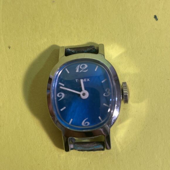 Vintage Timex Dial England Wind-up Analog Women's Watch for Repairs - Picture 1 of 3